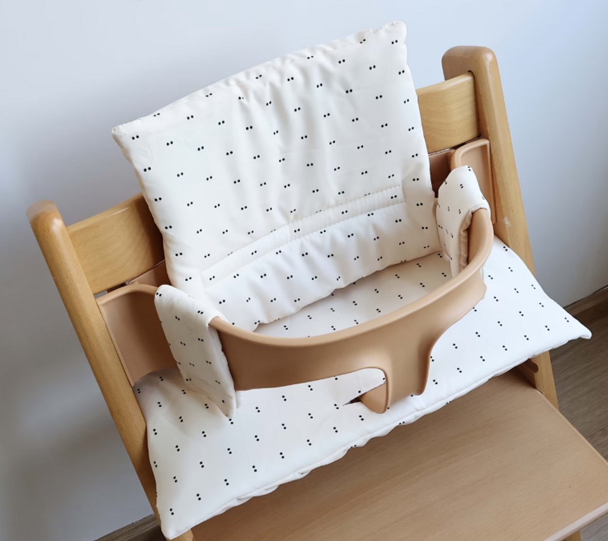 Kussen / stoelverkleiner - stippen - geschikt voor de Stokke Tripp Trapp - afneembaar