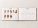 Dubbele pagina met pasfoto's van meisjes van verschillende leeftijden en schooljaren. Rechts lege sjablonen voor pasfoto's en ruimte om leeftijd en schooljaar in te vullen.