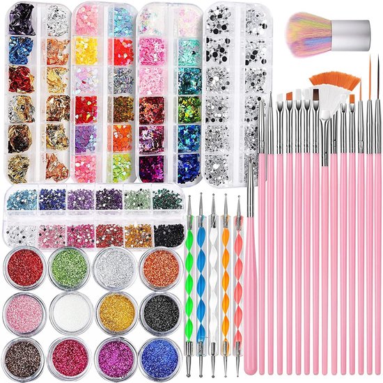 Nagelkunst set met veel glitter, steentjes, nail art penselen en dotting tools in diverse kleuren.