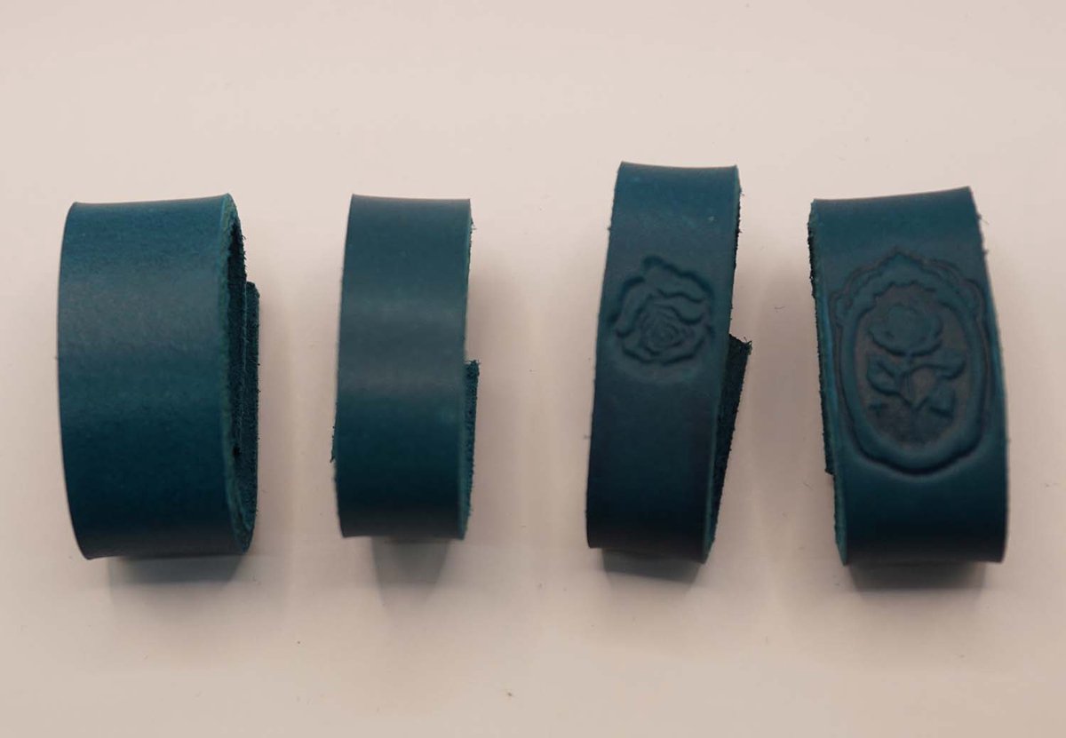 4 Lederen riem lusjes voor broekriem van 4 cm breed 2x uni zeegroen, 2x zeegroen rozen - riem lusjes zeegroen - lusje voor aan zeegroen riem - riem lusje vervangen omdat die verloren is - riem repareren met nieuw lusje