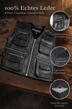 Paulgos vest van 100% echt leer met zakken, ritssluitingen en ruimte voor patches, op een houten achtergrond.