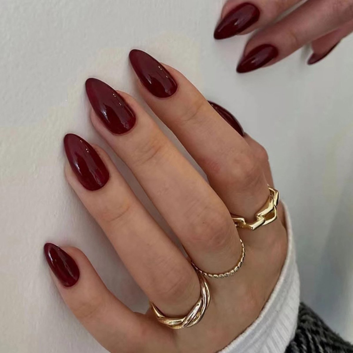 Elzusha- Kunstnagels Amandelvormig - 30 Stuks - Wijnrode Plaknagels - Glanzend - Herbruikbaar - Hoogwaardig ABS - Press-on Nagels