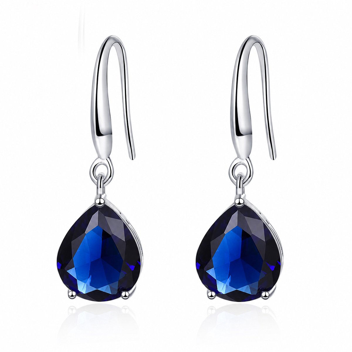 Marama Sapphire Drop Oorbellen Zilver – Blauwe Gefacetteerde Zirkonia – Messing met Zilverkleurige Plating – 3,4 cm