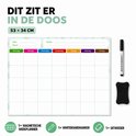 Een magnetische weekplanner met de afmetingen 53x34 cm, een whiteboardmarker en een gum liggen klaar. De weekplanner is leeg en heeft gekleurde dagen van de week.