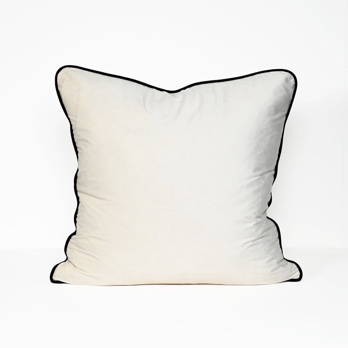 Darcy & Duke Ivory - Velours sierkussen - 55 X 55
