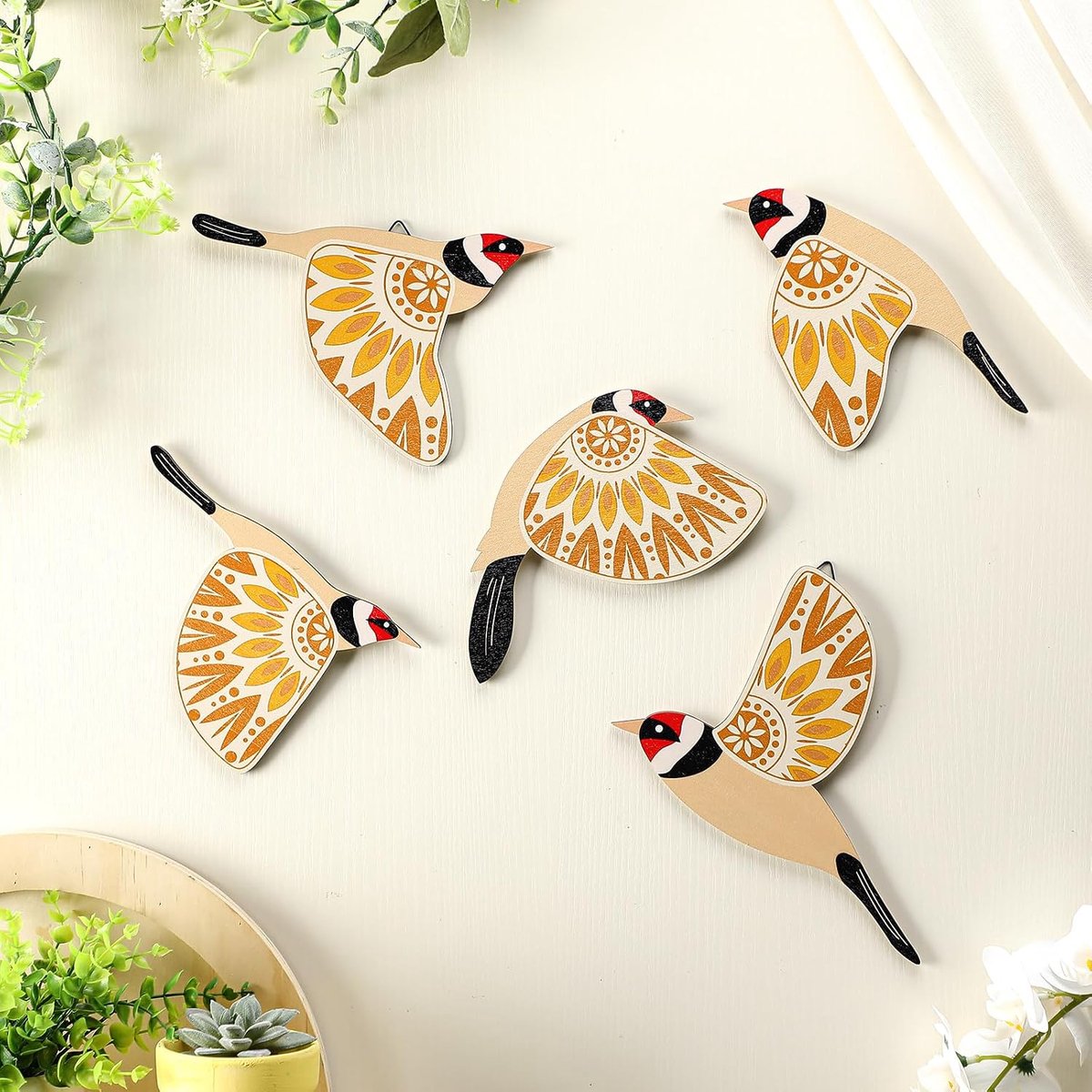 Claoner 5 Houten Vogels Wanddecoraties - Folkloristische Vogeldecoraties - Houten Vliegende Vogel Woondecoratie voor Vogelliefhebbers - Geel