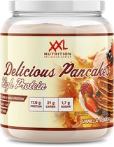 XXL Nutrition Delicious Pancakes vanillesmaak pot met afbeelding van stapel pannenkoeken met fruit.