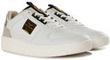Witte leren sneakers met beige suède accenten en PME Legend logo's op de zijkant.