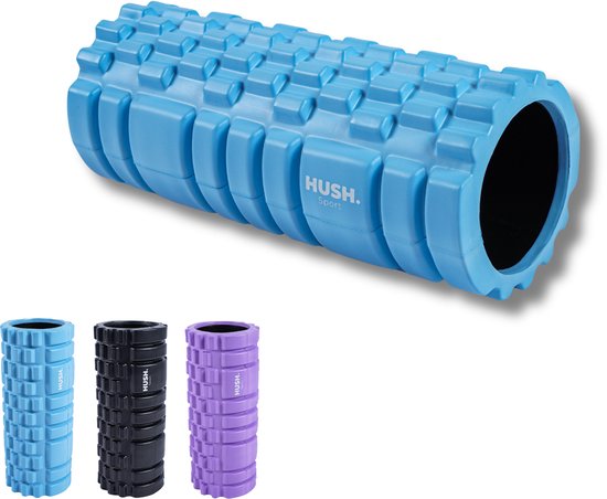 Rouleau de massage HUSH Sport bleu avec motif quadrillé. Trois rouleaux plus petits en bleu, noir et violet.