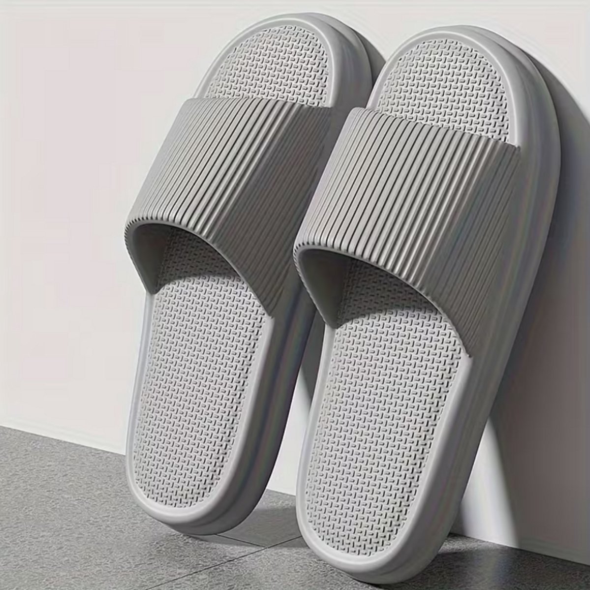 Grijze badslippers unisex EVA slippers open teen antislip slippers voor dames en heren zachte zool instap slippers voor binnen buiten badkamer douche zwembad strand casual maat 42