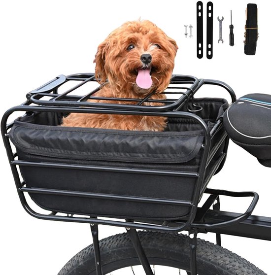 Zwarte fietsmand met stoffen binnenkant, met een hond erin, gemonteerd op een fiets.