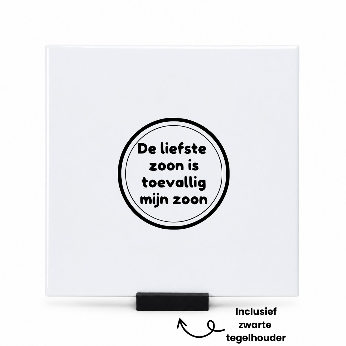 Hacebo De liefste zoon is toevallig mijn zoon tegeltje met tegelhouder - Zoon - liefste kleinzoon - tegeltjes met tekst - cadeau - familie - kleinzoon - spreuktegels - 15x15 CM Wit
