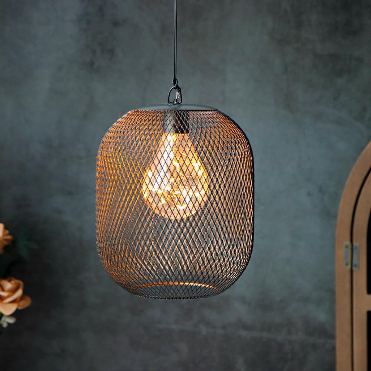 SnelShoppen - Hanglamp Buiten met Timer - Decoratieve Metalen Lantaarn met Warm Witte LED Lichten - Ideaal voor Tuin, Balkon en Feestjes - Zwarte Kleu