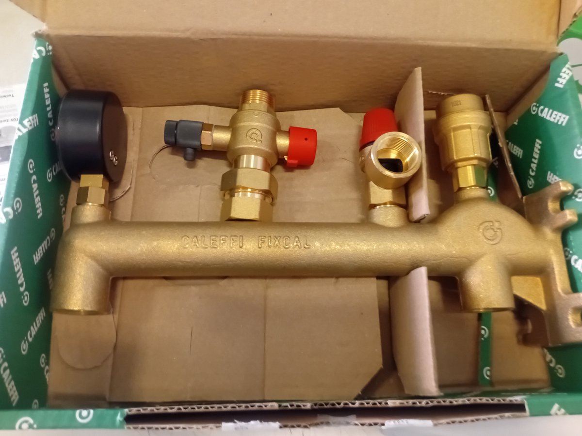 Caleffi Drukverhoging/-verlaging - Drukexpansievatconsole / MET GRATIS EXPANSIEVAT EXPANSIEVATCONSOLE 3/4" 3 BAR, : 1 stuk -| Met manometer: Ja | Met automatische ontluchter: Ja | Ingebouwd overdrukventiel: Ja | Met snelkoppeling: Ja