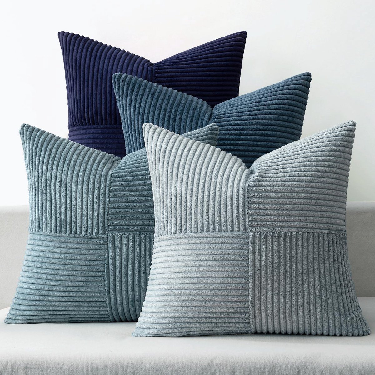 SnelShoppen - Set van 4 Decoratieve Kussenhoezen 45x45 cm - Corduroy Velvet in Donkerblauw - Perfect voor Sofa en Woonkamer - Met Verborgen Rits