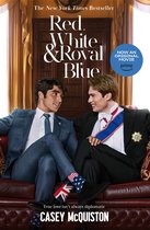 Nu een originele Prime Video film. Red, White & Royal Blue. Twee mannen zitten op een bank. De ene draagt een blauw pak, de andere een donker pak met een koninklijke sjerp.