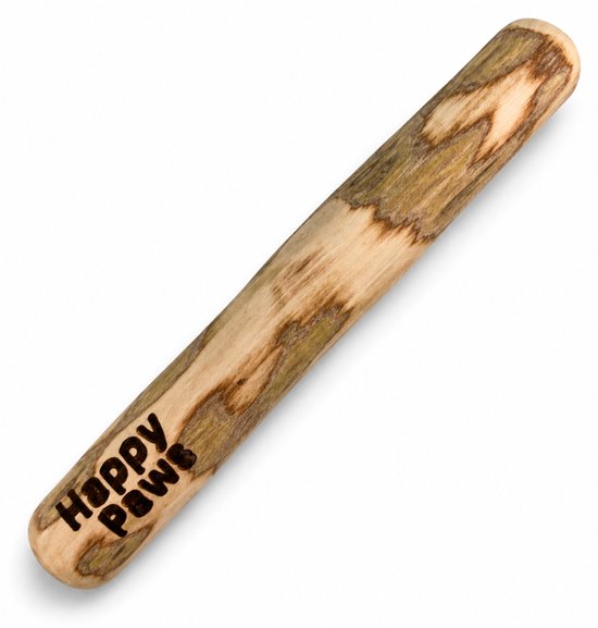Een natuurlijke, houten kauwstok met de tekst 'Happy Paws' erop gegraveerd, op een witte achtergrond.