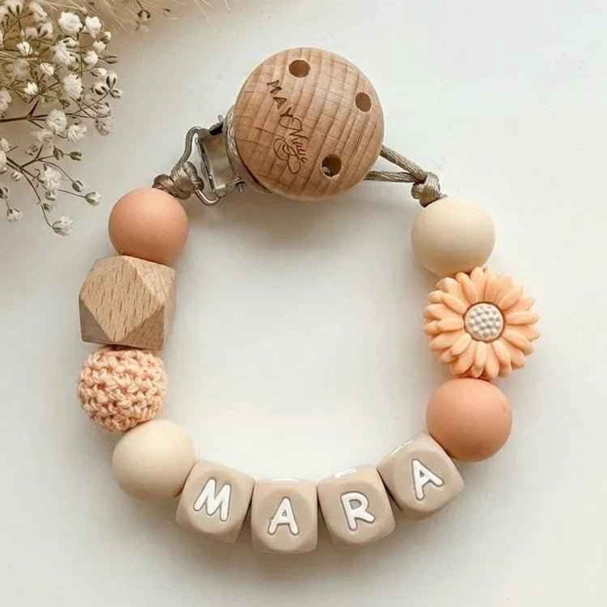 May Mays | Speenkoord met Naam | Zalm Beige Bloem | Gepersonaliseerde Speenketting Baby | Kraamcadeau Pasgeborene | Babyshower Cadeau | Newborn Gift | Siliconen letterkralen