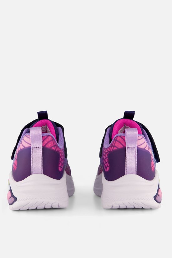 Meisjes sneakers met klittenbandsluiting in paars, roze en blauw met vlindervleugeldetails aan de achterkant.