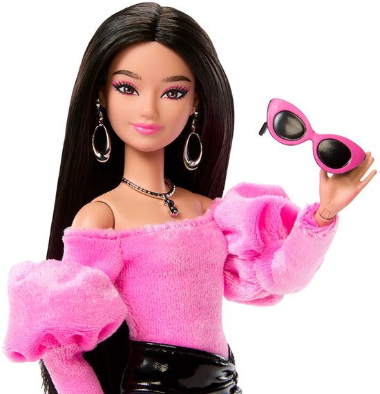 Barbie Deluxe Stijl - Met een glanzend minirokje en zwart haar - Modepop van Barbie — afbeelding 3