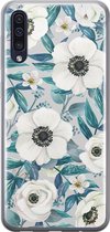 Leuke Telefoonhoesjes - Hoesje geschikt voor Samsung Galaxy A70 - Witte bloemen - Soft case - TPU - Bloemen - Blauw