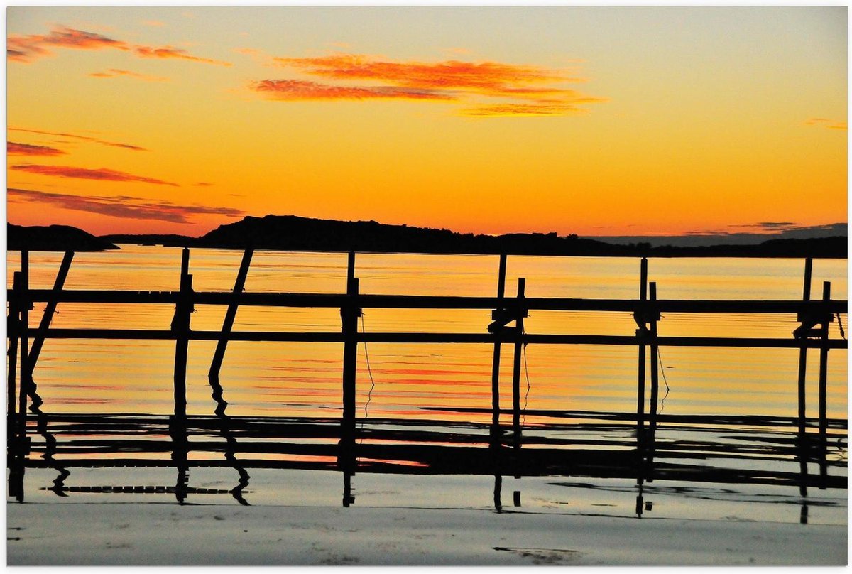 Poster – Houten Palen aan het Meer met Zon - 60x40cm Foto op Posterpapier
