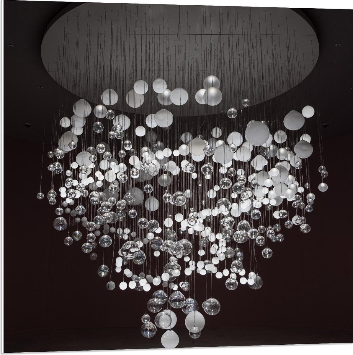 Forex - Mega Kroonluchter (zwart/wit) - 80x80cm Foto op Forex