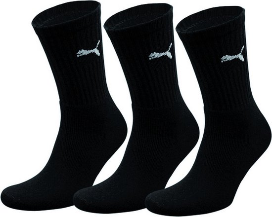 Drie zwarte PUMA sportsokken met wit logo.