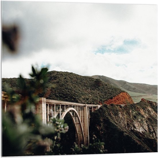 Acrylglas - Viaduct in de Bergen - 100x100cm Foto op Acrylglas (Wanddecoratie op Acrylglas)