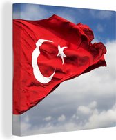 Canvas Schilderij Een Turkse vlag in de wind - 20x20 cm - Wanddecoratie