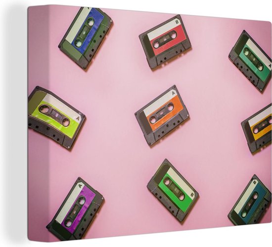 Canvas Schilderij Cassette tapes op roze achtergrond - 40x30 cm - Wanddecoratie