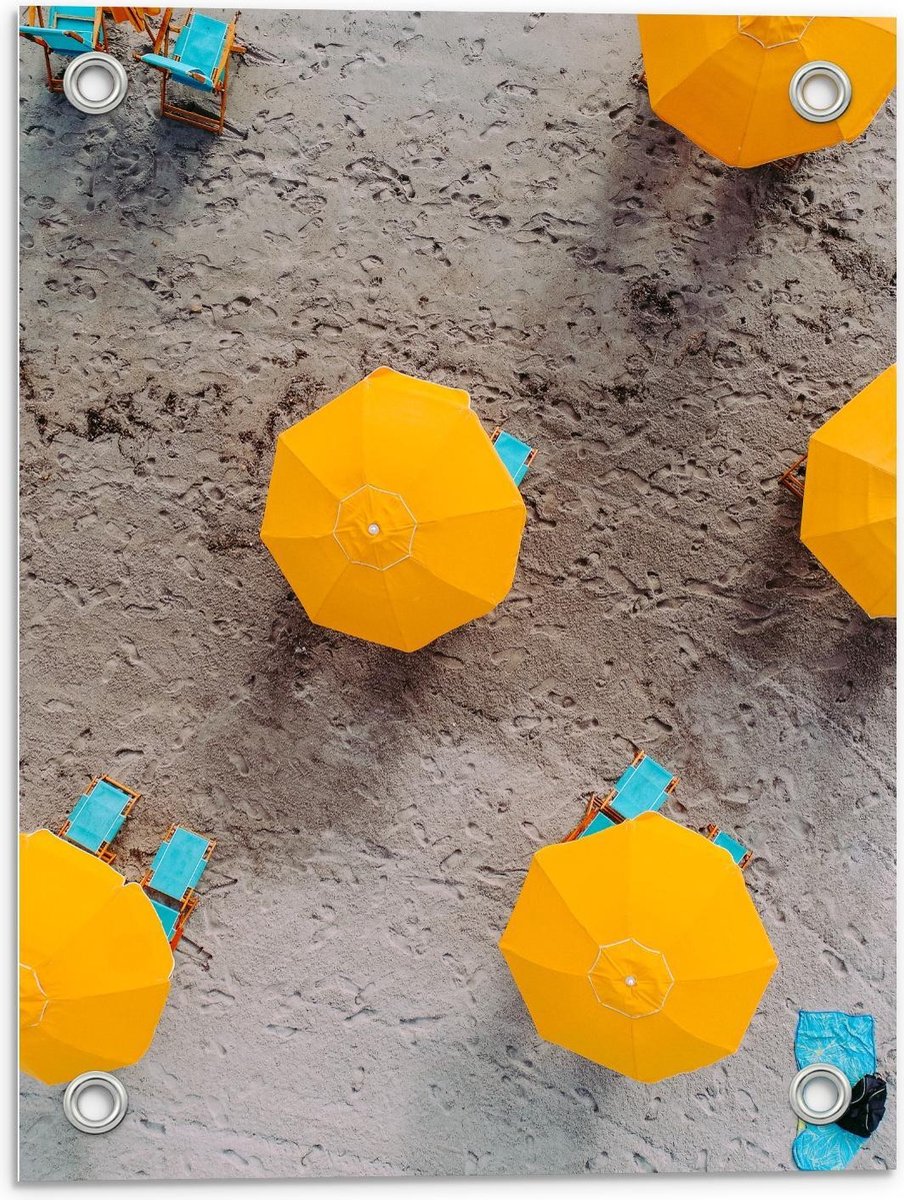 Tuinposter – Gele Parasols met Ligbedden - 30x40cm Foto op Tuinposter (wanddecoratie voor