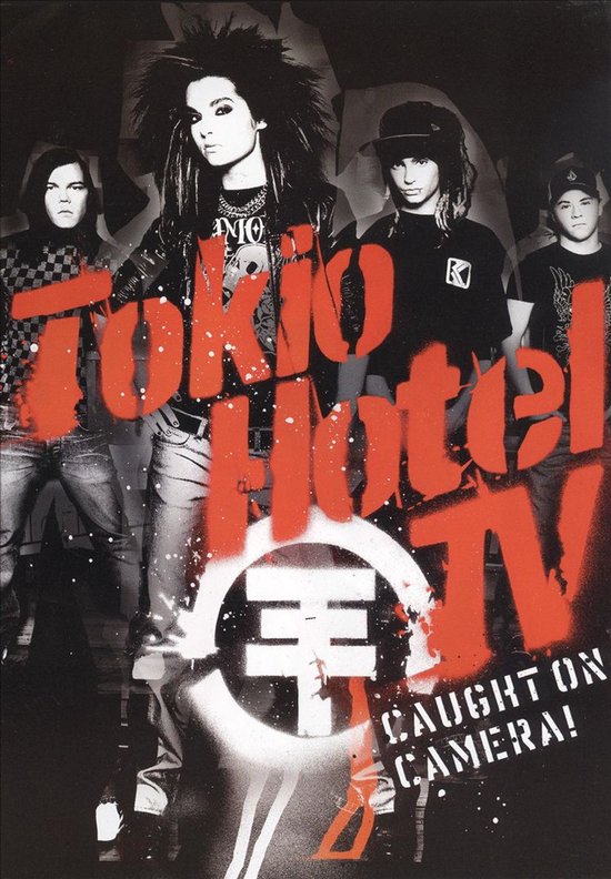 Tokio Hotel TV, opname 'Caught On Camera', met vier bandleden. Rood logo met witte rand. Rode tekst 'TH TV - Caught On Camera!'.