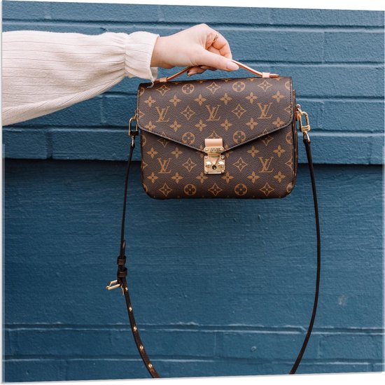 Plexiglas - LV Tas voor Blauwe Muur - 80x80cm Foto op Plexiglas  (Wanddecoratie op | bol.com