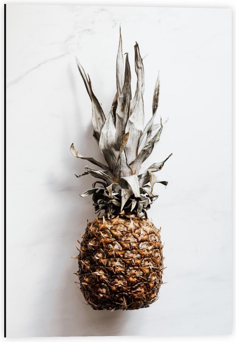 Dibond - Gele Ananas op Witte Achtergrond - 40x60cm Foto op Aluminium (Wanddecoratie van metaal)