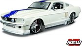 Modelauto Ford Mustang GT 1967 wit 19 x 7 x 5 cm - Schaal 1:24 - Speelgoedauto - Miniatuurauto