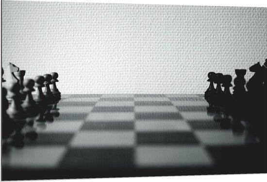 Dibond - Beginnend Schaakspel (zwart/wit) - 120x80cm Foto op Aluminium (Met Ophangsysteem)