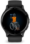 Zwarte smartwatch die een geanimeerd figuur in een rolstoel toont dat traint met gewichten.