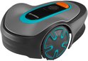 Robotmaaier in het grijs met turkooizen randen en een oranje bedieningsknop.