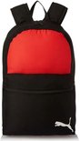 Zwarte rugzak met een groot rood vak op de voorkant en een wit Puma logo.
