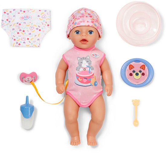 BABY born pop met roze romper met kattenprint, mutsje, en accessoires: luier, speen, fles, bordje, lepel en potje.
