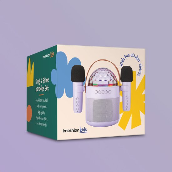 De verpakking van de imoshion Sing & Shine karaokeset is lichtpaars met blauwe en gele patronen. Centraal op de doos staat de lichtpaarse karaokespeaker met een discobal en twee microfoons.