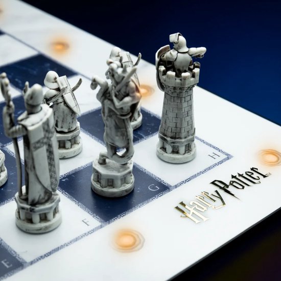 GoChess Wizard - Harry Potter Schaakspel - Slim Elektronisch Schaakbord met App – AI Schaakcomputer & Online Multiplayer – 32 Niveau’s – LED Coaching – Oplaadbaar & Bluetooth – Inclusief Schaakstukken