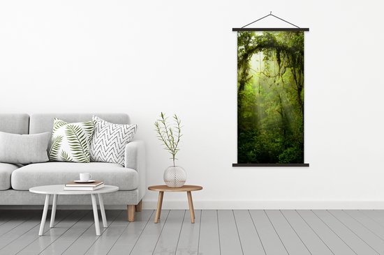Posterhanger incl. Poster 90x180 cm - Schoolplaat - Groen getinte afbeelding van het regenwoud van Costa Rica - Textielposter - Zwarte latten