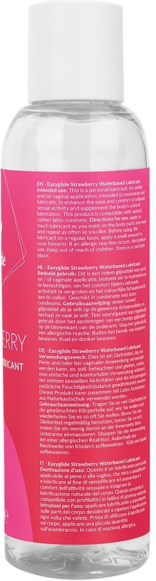 Achterkant van een flesje EasyGlide aardbei glijmiddel op waterbasis, met meertalige productinformatie op een roze label.