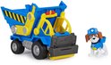 Blauwe kiepwagen met gele accenten, inclusief een wit met bruin hondje met blauwe helm.