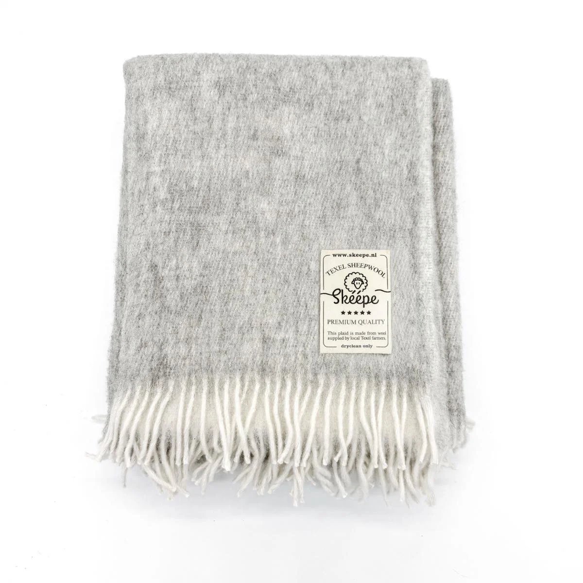 Skéépe Licht grijze wollen plaid 140x180 met franjes – Texelse wol deken voor bank en bed – Skéépe Licht grijs