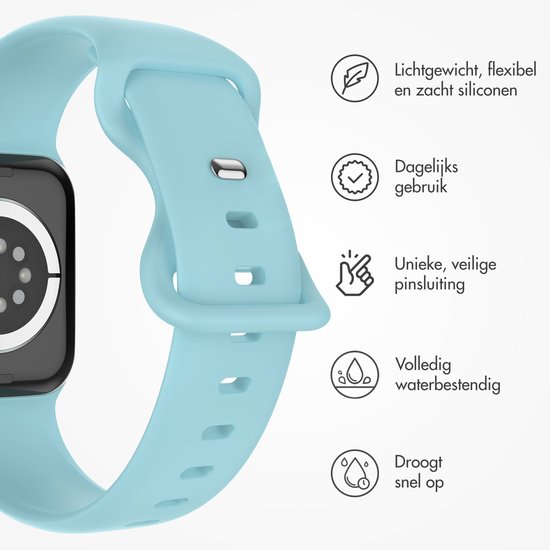 Lichtblauw siliconen Apple Watch bandje met iconen die comfort en waterbestendigheid aangeven.