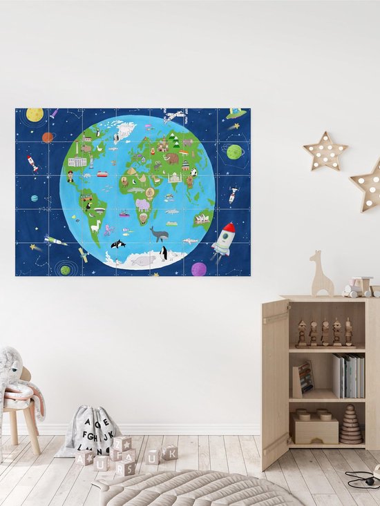 IXXI Carte illustrée du monde vue de l'espace, Carla Daly - 140 x 100 cm - Support d'accrochage gratuit - Grande décoration murale et posters - Illustrations, graphisme