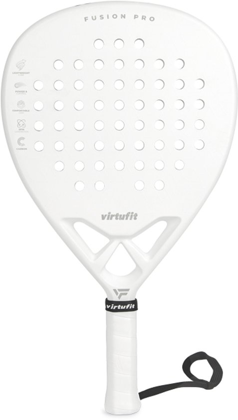 Witte VirtuFit Fusion Pro padelracket met grijze letters en een zwart polskoord.